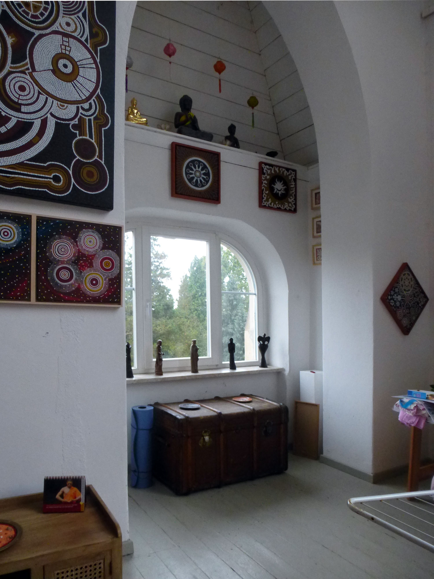 Wandschrank mit Scheunentür